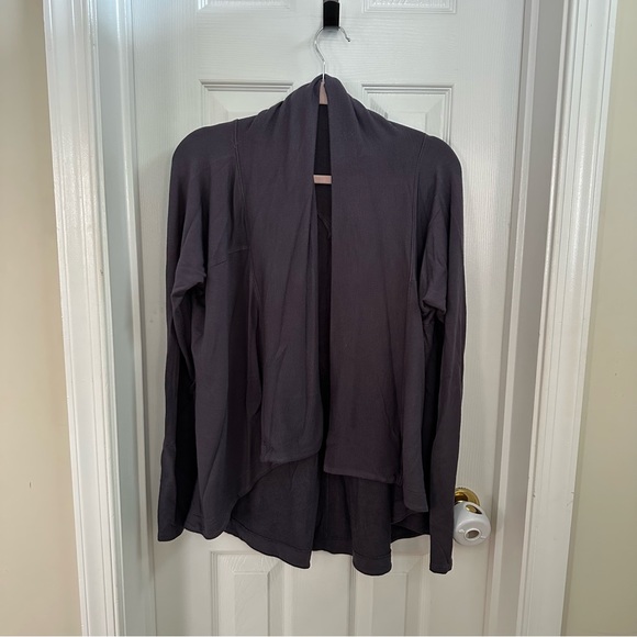 Athleta Nirvana Wear Two Ways Wrap size small - Picture 2 of 9